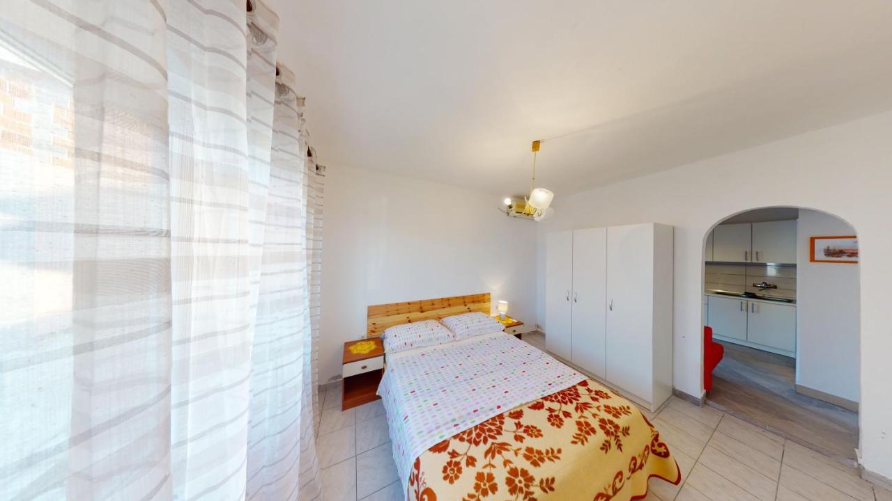 Apartments Riva Metajna Exterior foto