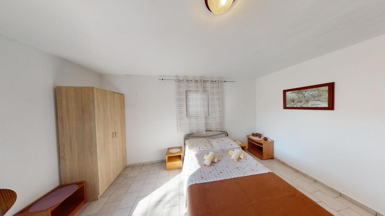 Apartments Riva Metajna Exterior foto