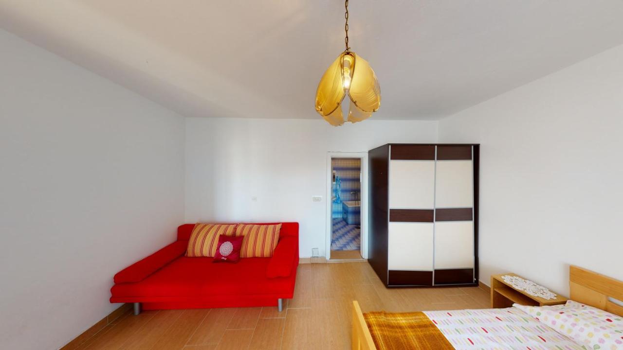 Apartments Riva Metajna Exterior foto