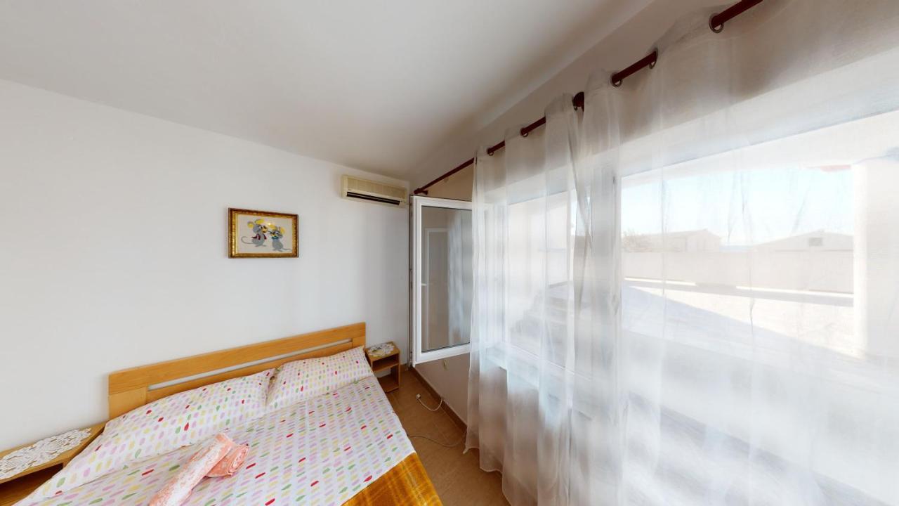 Apartments Riva Metajna Exterior foto